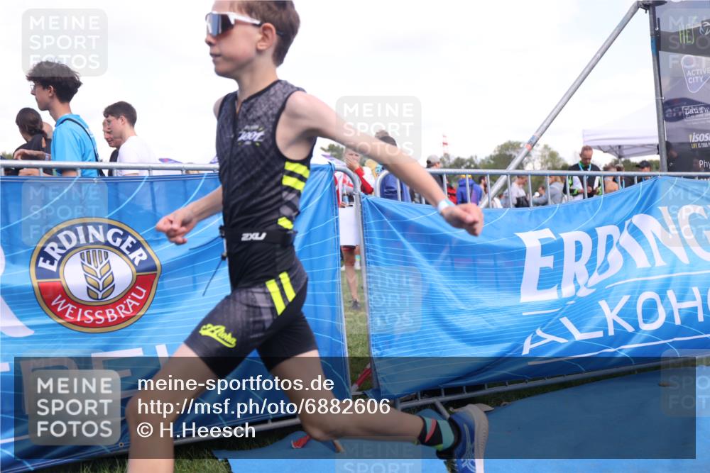 25.08.2024 - Elbe Triathlon Hamburg H.Heesch http://msf.ph/oto/6882606 25.08.2024 12:50:10 Ziel 1752 meine-sportfotos.de