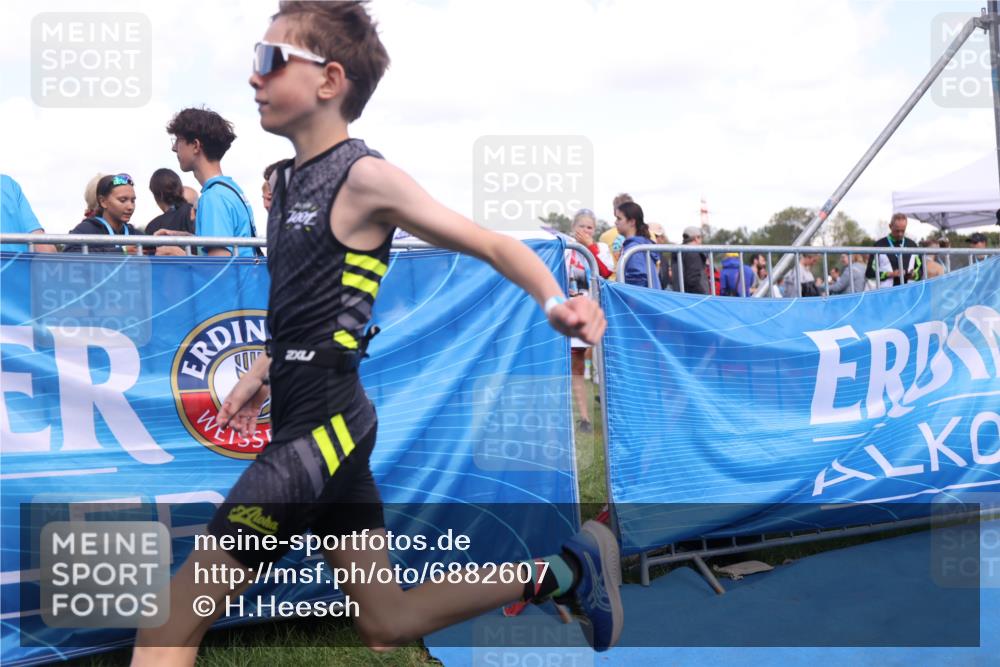 25.08.2024 - Elbe Triathlon Hamburg H.Heesch http://msf.ph/oto/6882607 25.08.2024 12:50:10 Ziel 1752 meine-sportfotos.de