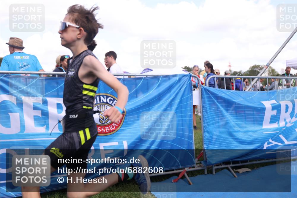 25.08.2024 - Elbe Triathlon Hamburg H.Heesch http://msf.ph/oto/6882608 25.08.2024 12:50:10 Ziel 1752 meine-sportfotos.de