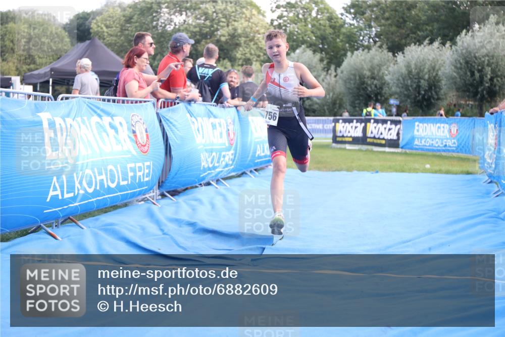 25.08.2024 - Elbe Triathlon Hamburg H.Heesch http://msf.ph/oto/6882609 25.08.2024 12:50:55 Ziel 1756 meine-sportfotos.de