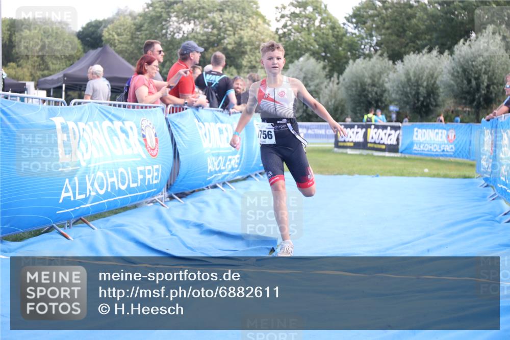 25.08.2024 - Elbe Triathlon Hamburg H.Heesch http://msf.ph/oto/6882611 25.08.2024 12:50:55 Ziel 1756 meine-sportfotos.de