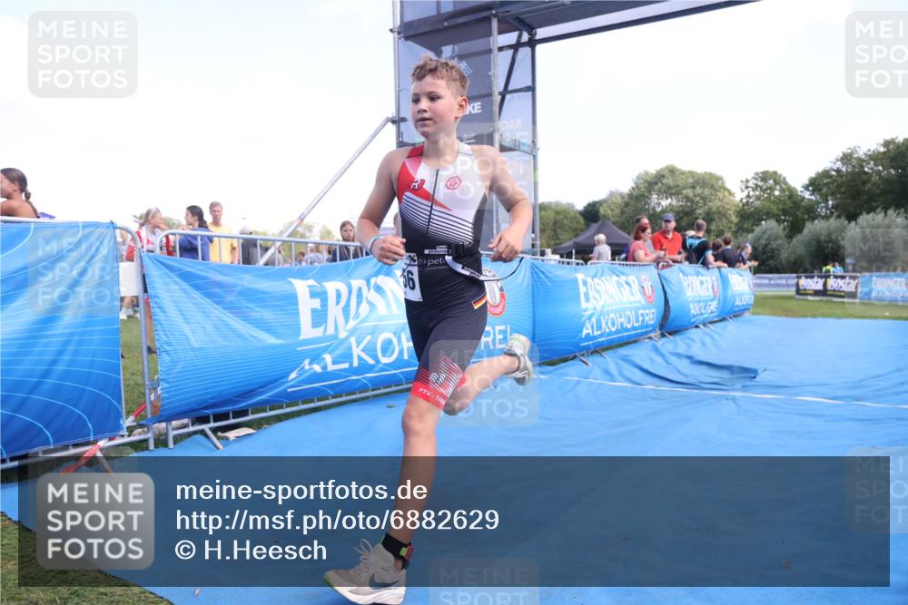 25.08.2024 - Elbe Triathlon Hamburg H.Heesch http://msf.ph/oto/6882629 25.08.2024 12:50:56 Ziel 1756 meine-sportfotos.de