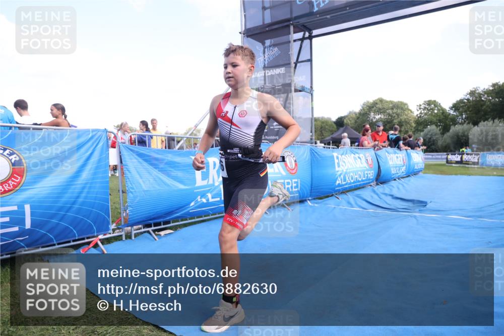 25.08.2024 - Elbe Triathlon Hamburg H.Heesch http://msf.ph/oto/6882630 25.08.2024 12:50:56 Ziel 1756 meine-sportfotos.de
