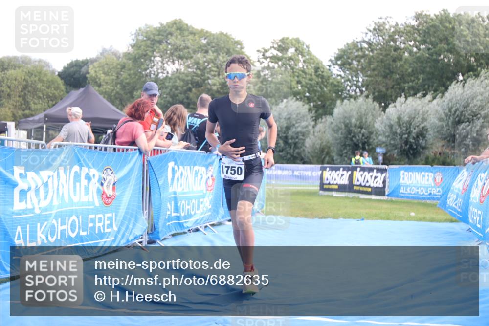 25.08.2024 - Elbe Triathlon Hamburg H.Heesch http://msf.ph/oto/6882635 25.08.2024 12:51:18 Ziel 1750 meine-sportfotos.de