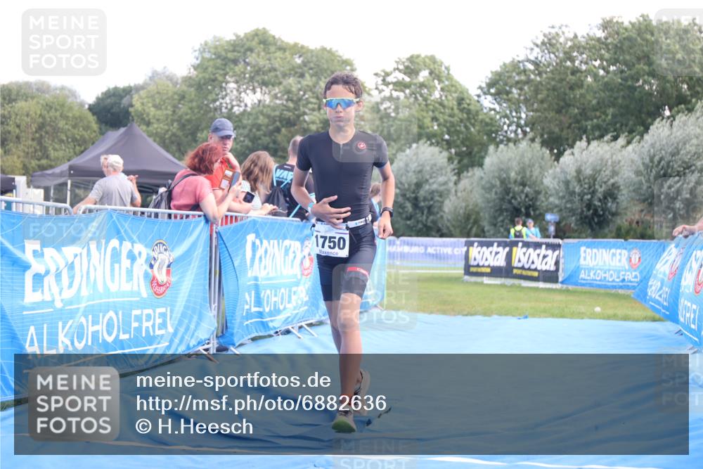 25.08.2024 - Elbe Triathlon Hamburg H.Heesch http://msf.ph/oto/6882636 25.08.2024 12:51:18 Ziel 1750 meine-sportfotos.de