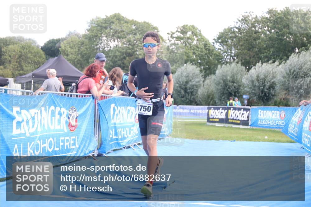 25.08.2024 - Elbe Triathlon Hamburg H.Heesch http://msf.ph/oto/6882637 25.08.2024 12:51:18 Ziel 1750 meine-sportfotos.de