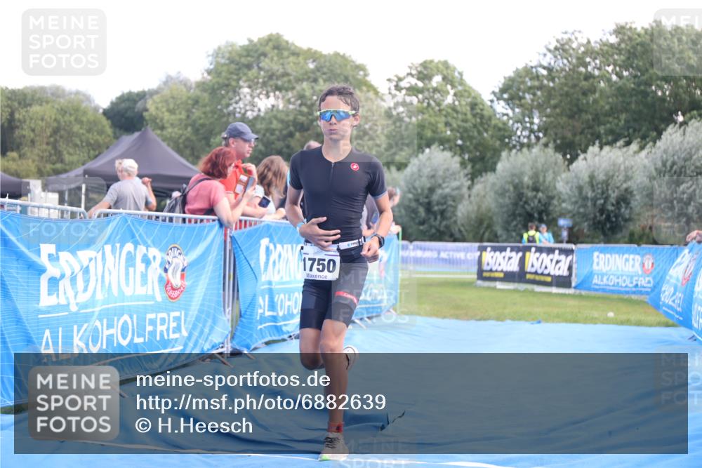 25.08.2024 - Elbe Triathlon Hamburg H.Heesch http://msf.ph/oto/6882639 25.08.2024 12:51:18 Ziel 1750 meine-sportfotos.de