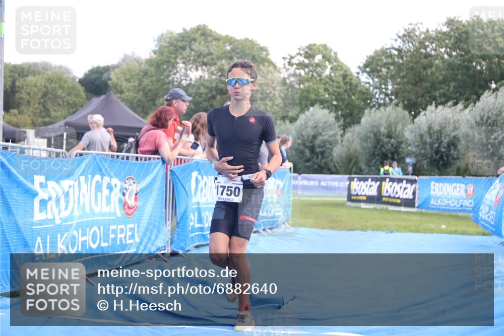25.08.2024 - Elbe Triathlon Hamburg H.Heesch http://msf.ph/oto/6882640 25.08.2024 12:51:18 Ziel 1750 meine-sportfotos.de