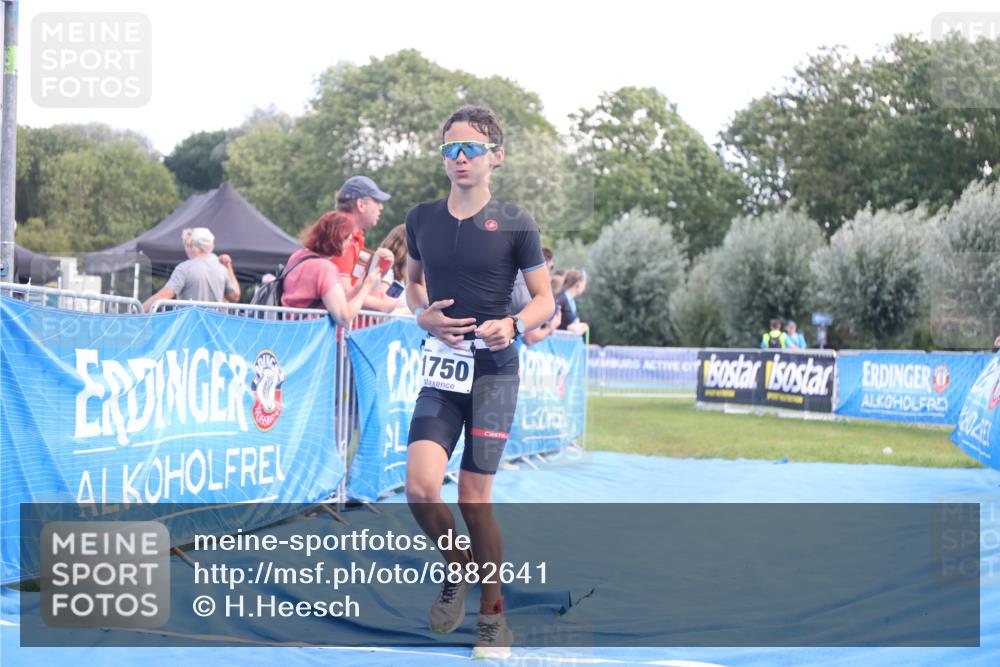 25.08.2024 - Elbe Triathlon Hamburg H.Heesch http://msf.ph/oto/6882641 25.08.2024 12:51:18 Ziel 1750 meine-sportfotos.de
