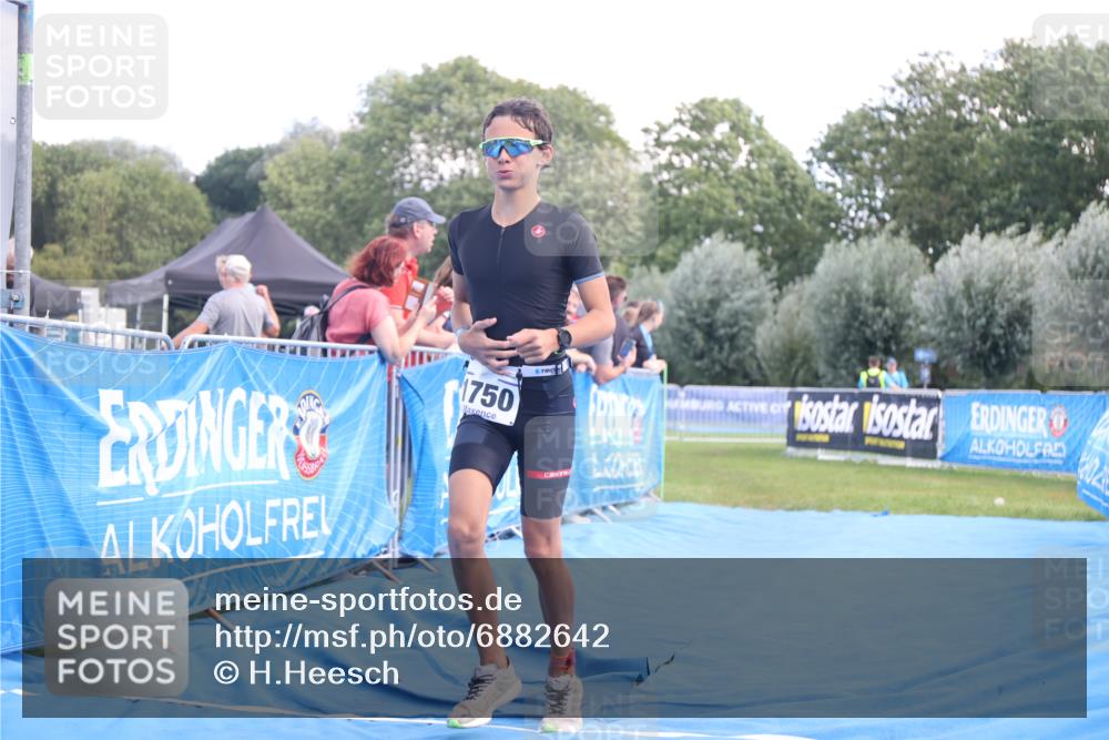 25.08.2024 - Elbe Triathlon Hamburg H.Heesch http://msf.ph/oto/6882642 25.08.2024 12:51:18 Ziel 1750 meine-sportfotos.de