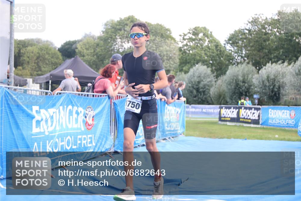 25.08.2024 - Elbe Triathlon Hamburg H.Heesch http://msf.ph/oto/6882643 25.08.2024 12:51:18 Ziel 1750 meine-sportfotos.de