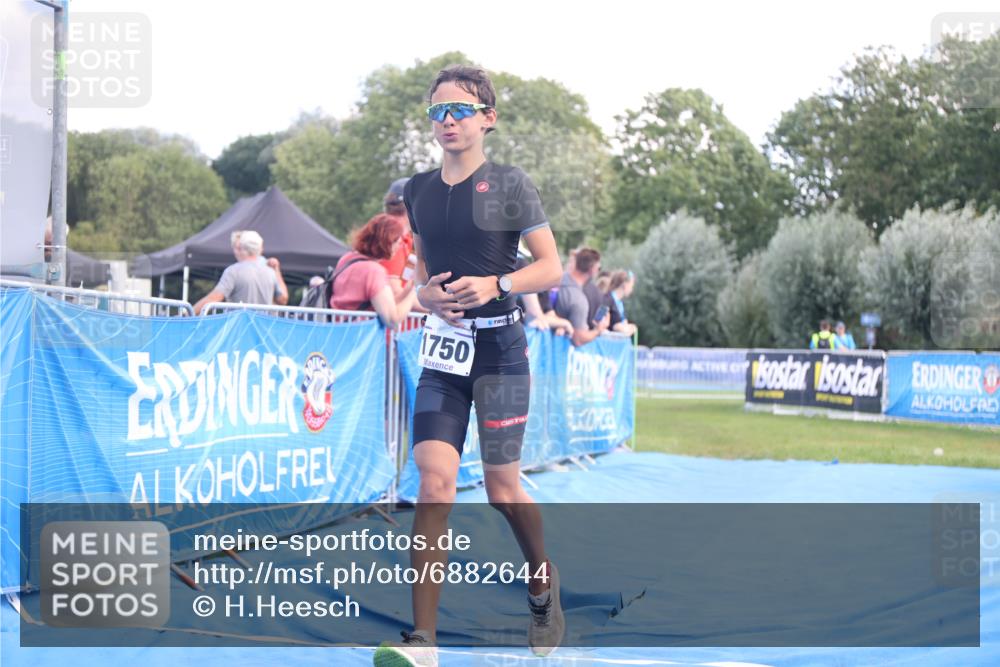 25.08.2024 - Elbe Triathlon Hamburg H.Heesch http://msf.ph/oto/6882644 25.08.2024 12:51:18 Ziel 1750 meine-sportfotos.de