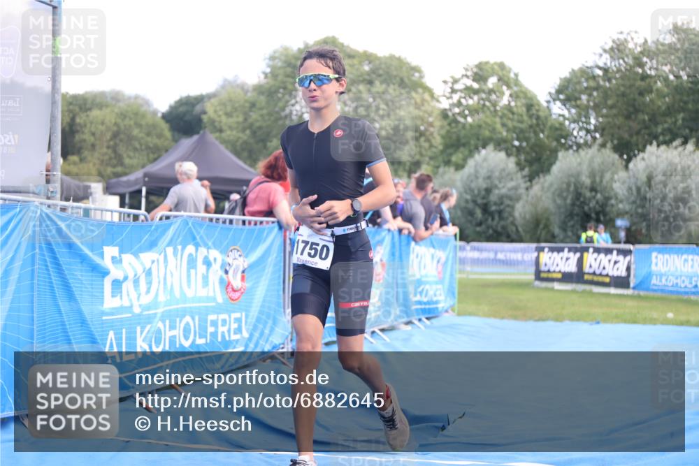 25.08.2024 - Elbe Triathlon Hamburg H.Heesch http://msf.ph/oto/6882645 25.08.2024 12:51:18 Ziel 1750 meine-sportfotos.de