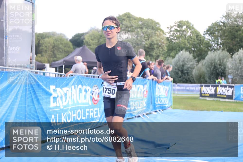 25.08.2024 - Elbe Triathlon Hamburg H.Heesch http://msf.ph/oto/6882648 25.08.2024 12:51:18 Ziel 1750 meine-sportfotos.de