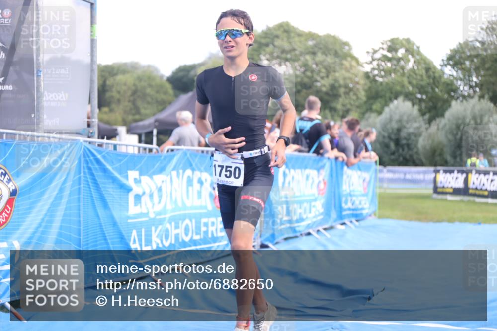 25.08.2024 - Elbe Triathlon Hamburg H.Heesch http://msf.ph/oto/6882650 25.08.2024 12:51:18 Ziel 1750 meine-sportfotos.de