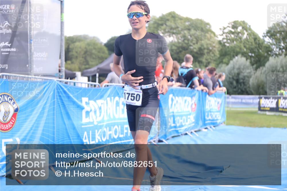 25.08.2024 - Elbe Triathlon Hamburg H.Heesch http://msf.ph/oto/6882651 25.08.2024 12:51:19 Ziel 1750 meine-sportfotos.de