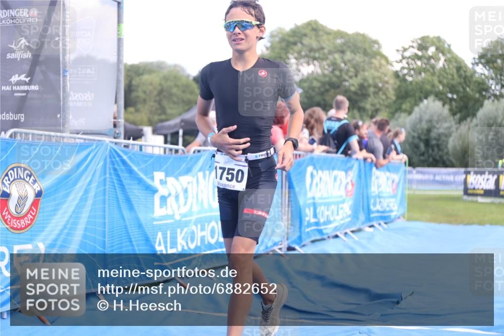 25.08.2024 - Elbe Triathlon Hamburg H.Heesch http://msf.ph/oto/6882652 25.08.2024 12:51:19 Ziel 1750 meine-sportfotos.de