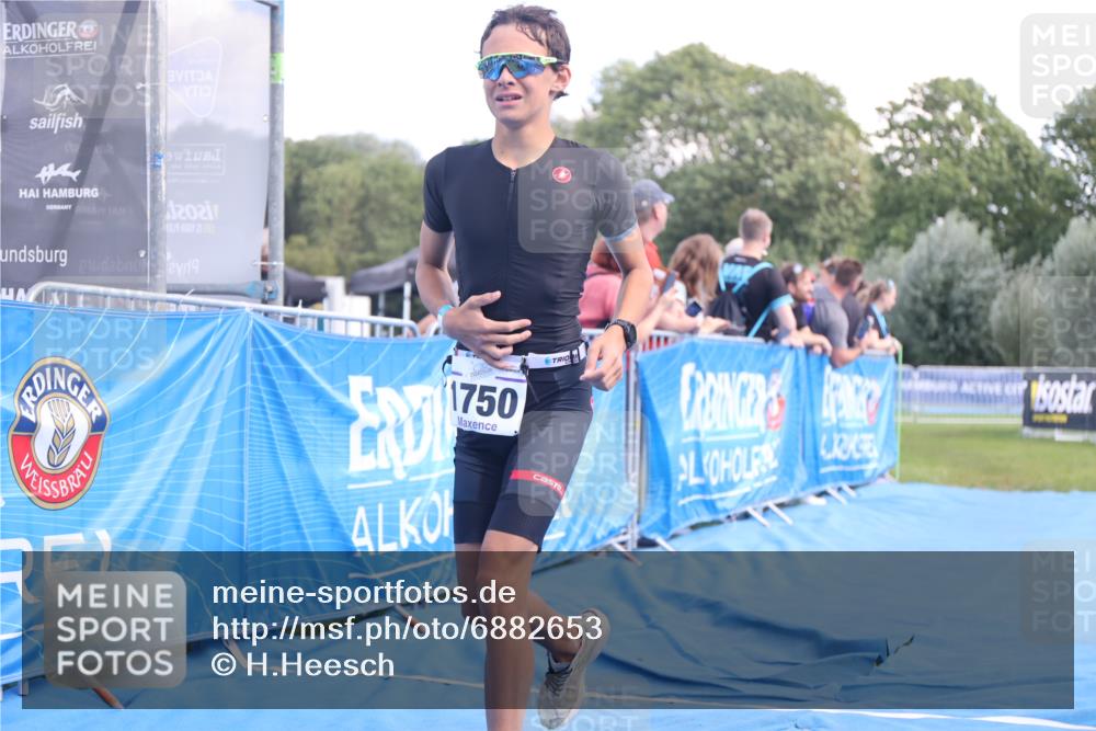 25.08.2024 - Elbe Triathlon Hamburg H.Heesch http://msf.ph/oto/6882653 25.08.2024 12:51:19 Ziel 1750 meine-sportfotos.de