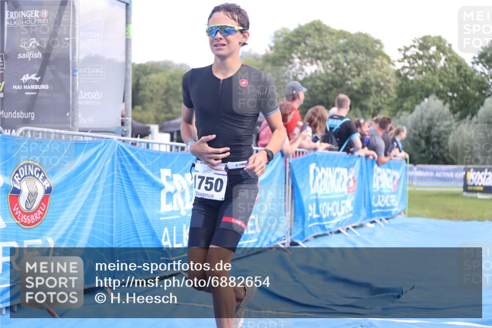 25.08.2024 - Elbe Triathlon Hamburg H.Heesch http://msf.ph/oto/6882654 25.08.2024 12:51:19 Ziel 1750 meine-sportfotos.de