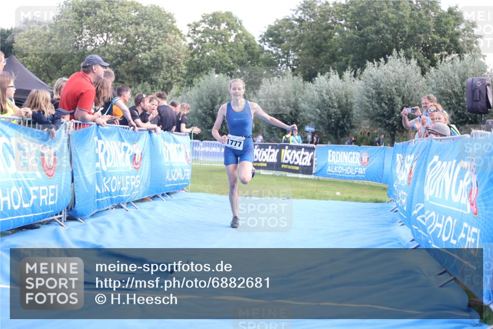 25.08.2024 - Elbe Triathlon Hamburg H.Heesch http://msf.ph/oto/6882681 25.08.2024 12:52:04 Ziel 1777 meine-sportfotos.de
