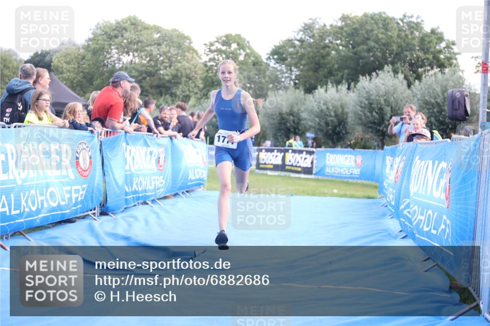25.08.2024 - Elbe Triathlon Hamburg H.Heesch http://msf.ph/oto/6882686 25.08.2024 12:52:04 Ziel 1777 meine-sportfotos.de