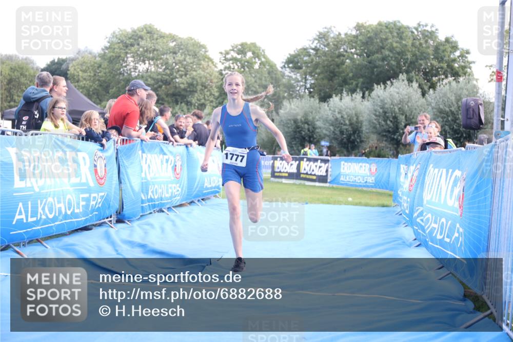 25.08.2024 - Elbe Triathlon Hamburg H.Heesch http://msf.ph/oto/6882688 25.08.2024 12:52:04 Ziel 1777 meine-sportfotos.de