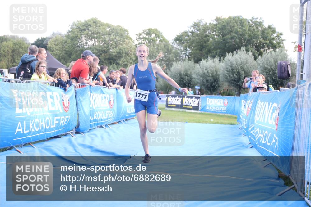 25.08.2024 - Elbe Triathlon Hamburg H.Heesch http://msf.ph/oto/6882689 25.08.2024 12:52:04 Ziel 1777 meine-sportfotos.de