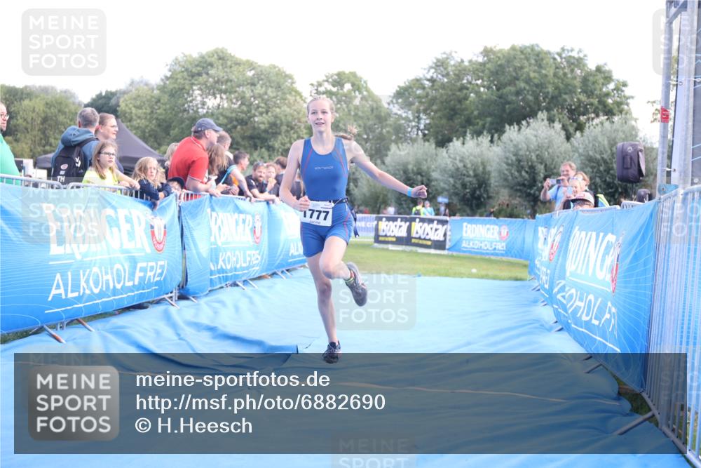 25.08.2024 - Elbe Triathlon Hamburg H.Heesch http://msf.ph/oto/6882690 25.08.2024 12:52:04 Ziel 1777 meine-sportfotos.de