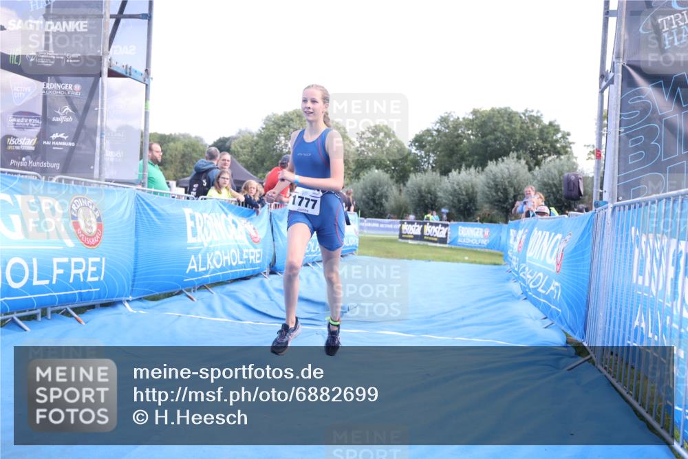 25.08.2024 - Elbe Triathlon Hamburg H.Heesch http://msf.ph/oto/6882699 25.08.2024 12:52:05 Ziel 1777 meine-sportfotos.de