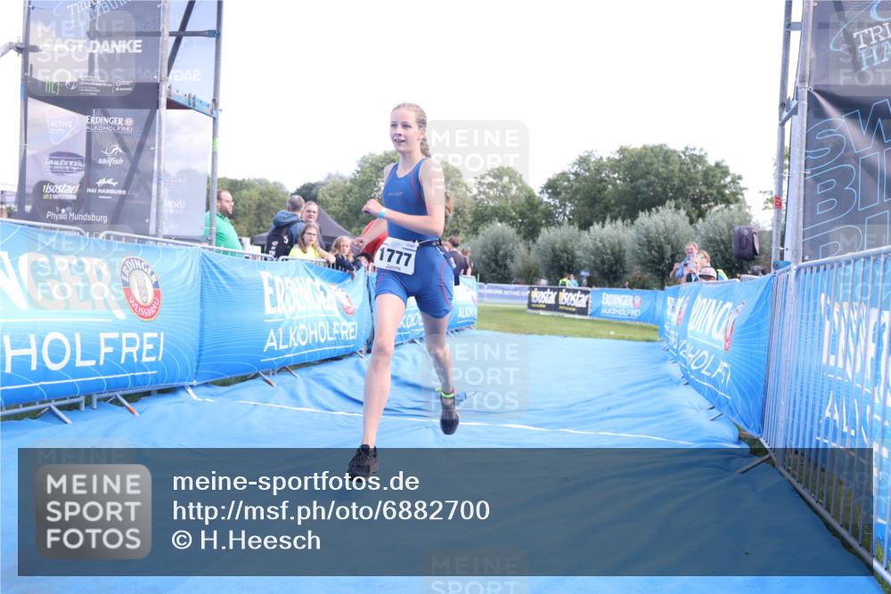 25.08.2024 - Elbe Triathlon Hamburg H.Heesch http://msf.ph/oto/6882700 25.08.2024 12:52:05 Ziel 1777 meine-sportfotos.de