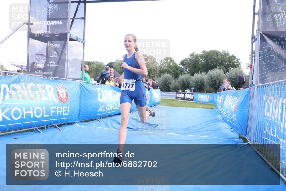25.08.2024 - Elbe Triathlon Hamburg H.Heesch http://msf.ph/oto/6882702 25.08.2024 12:52:05 Ziel 1777 meine-sportfotos.de