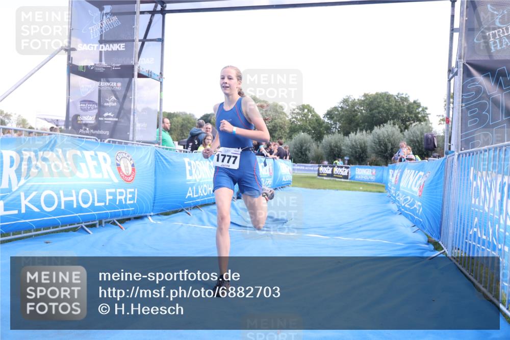 25.08.2024 - Elbe Triathlon Hamburg H.Heesch http://msf.ph/oto/6882703 25.08.2024 12:52:05 Ziel 1777 meine-sportfotos.de