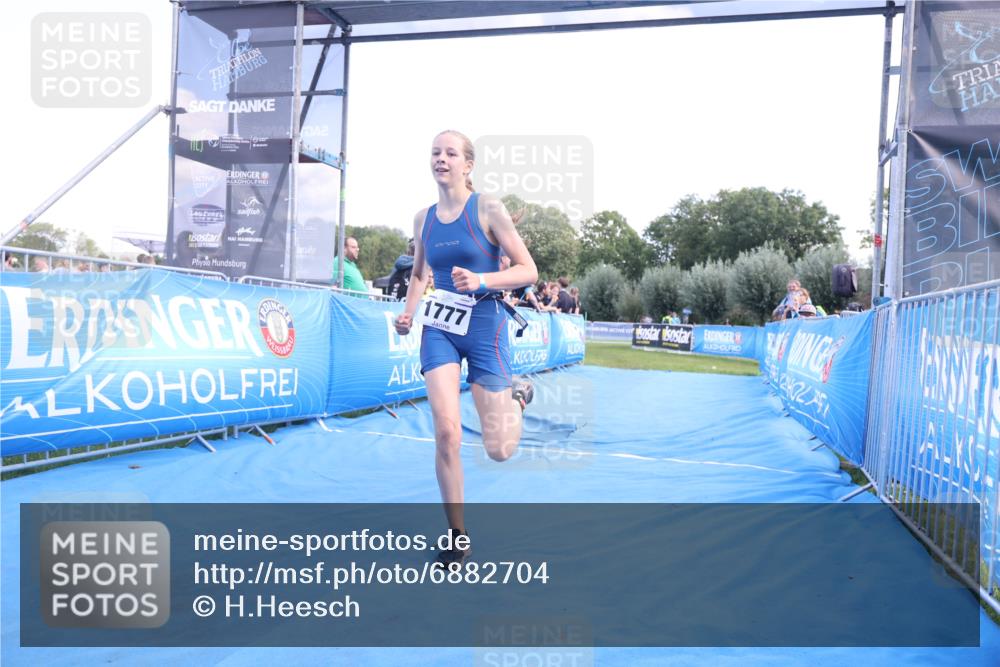 25.08.2024 - Elbe Triathlon Hamburg H.Heesch http://msf.ph/oto/6882704 25.08.2024 12:52:05 Ziel 1777 meine-sportfotos.de
