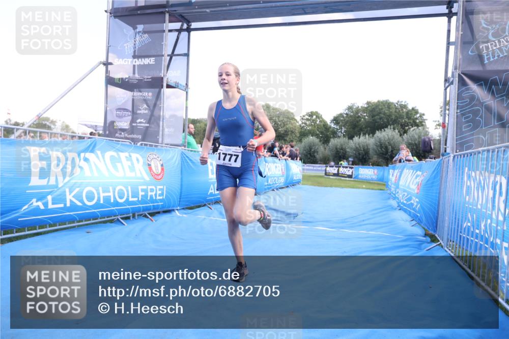 25.08.2024 - Elbe Triathlon Hamburg H.Heesch http://msf.ph/oto/6882705 25.08.2024 12:52:05 Ziel 1777 meine-sportfotos.de