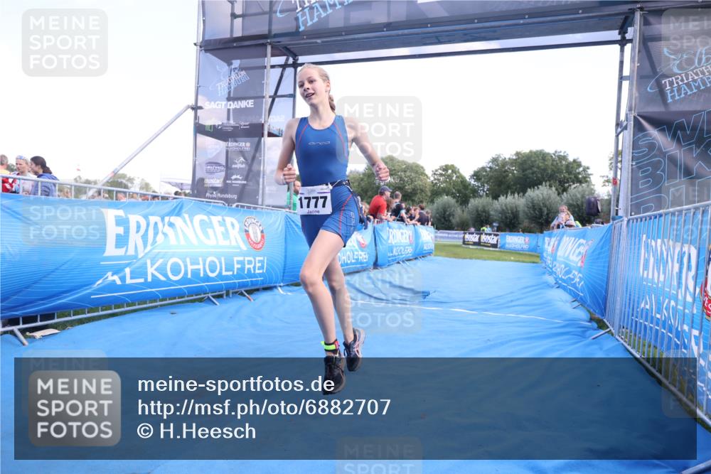 25.08.2024 - Elbe Triathlon Hamburg H.Heesch http://msf.ph/oto/6882707 25.08.2024 12:52:05 Ziel 1777 meine-sportfotos.de