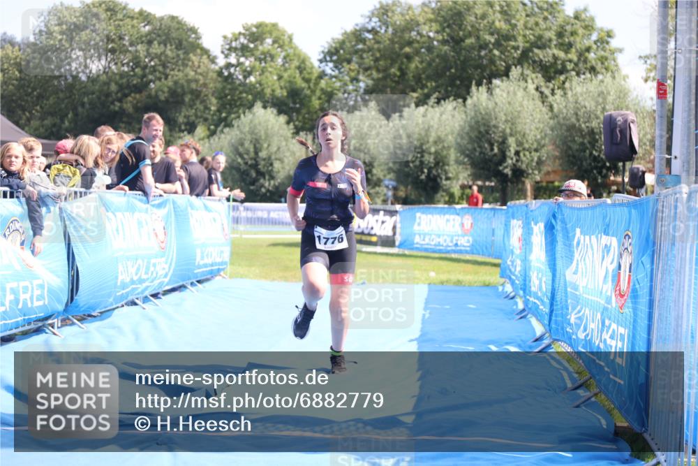 25.08.2024 - Elbe Triathlon Hamburg H.Heesch http://msf.ph/oto/6882779 25.08.2024 12:52:52 Ziel 1776 meine-sportfotos.de