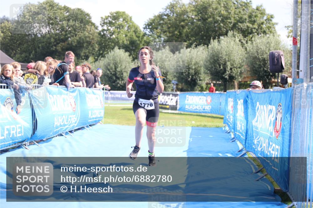 25.08.2024 - Elbe Triathlon Hamburg H.Heesch http://msf.ph/oto/6882780 25.08.2024 12:52:52 Ziel 1776 meine-sportfotos.de