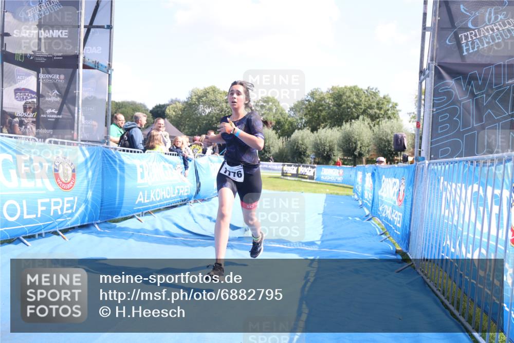 25.08.2024 - Elbe Triathlon Hamburg H.Heesch http://msf.ph/oto/6882795 25.08.2024 12:52:52 Ziel 1776 meine-sportfotos.de
