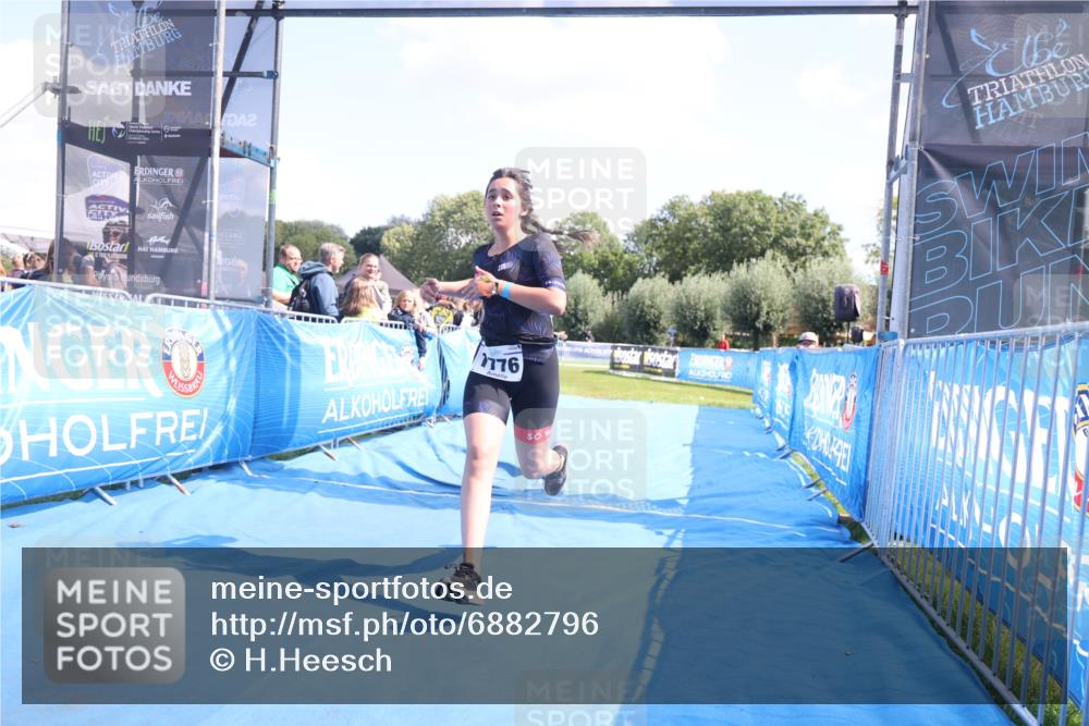 25.08.2024 - Elbe Triathlon Hamburg H.Heesch http://msf.ph/oto/6882796 25.08.2024 12:52:52 Ziel 1776 meine-sportfotos.de