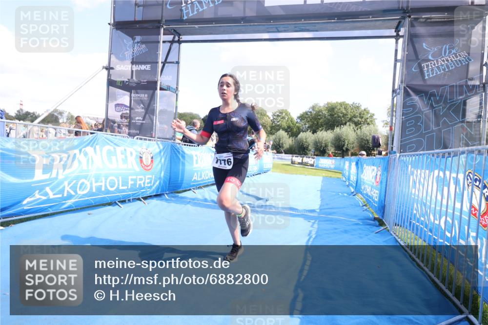 25.08.2024 - Elbe Triathlon Hamburg H.Heesch http://msf.ph/oto/6882800 25.08.2024 12:52:53 Ziel 1776 meine-sportfotos.de