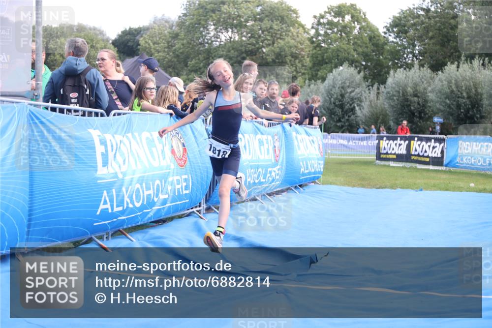 25.08.2024 - Elbe Triathlon Hamburg H.Heesch http://msf.ph/oto/6882814 25.08.2024 12:53:35 Ziel 1818 meine-sportfotos.de