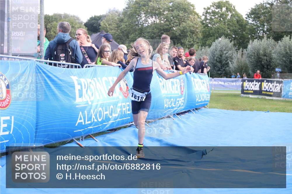 25.08.2024 - Elbe Triathlon Hamburg H.Heesch http://msf.ph/oto/6882816 25.08.2024 12:53:35 Ziel 1818 meine-sportfotos.de