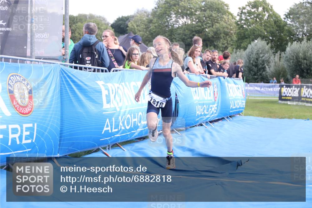 25.08.2024 - Elbe Triathlon Hamburg H.Heesch http://msf.ph/oto/6882818 25.08.2024 12:53:35 Ziel 1818 meine-sportfotos.de