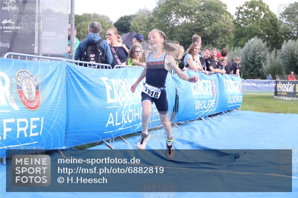 25.08.2024 - Elbe Triathlon Hamburg H.Heesch http://msf.ph/oto/6882819 25.08.2024 12:53:35 Ziel 1818 meine-sportfotos.de