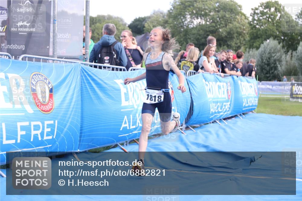 25.08.2024 - Elbe Triathlon Hamburg H.Heesch http://msf.ph/oto/6882821 25.08.2024 12:53:35 Ziel 1818 meine-sportfotos.de
