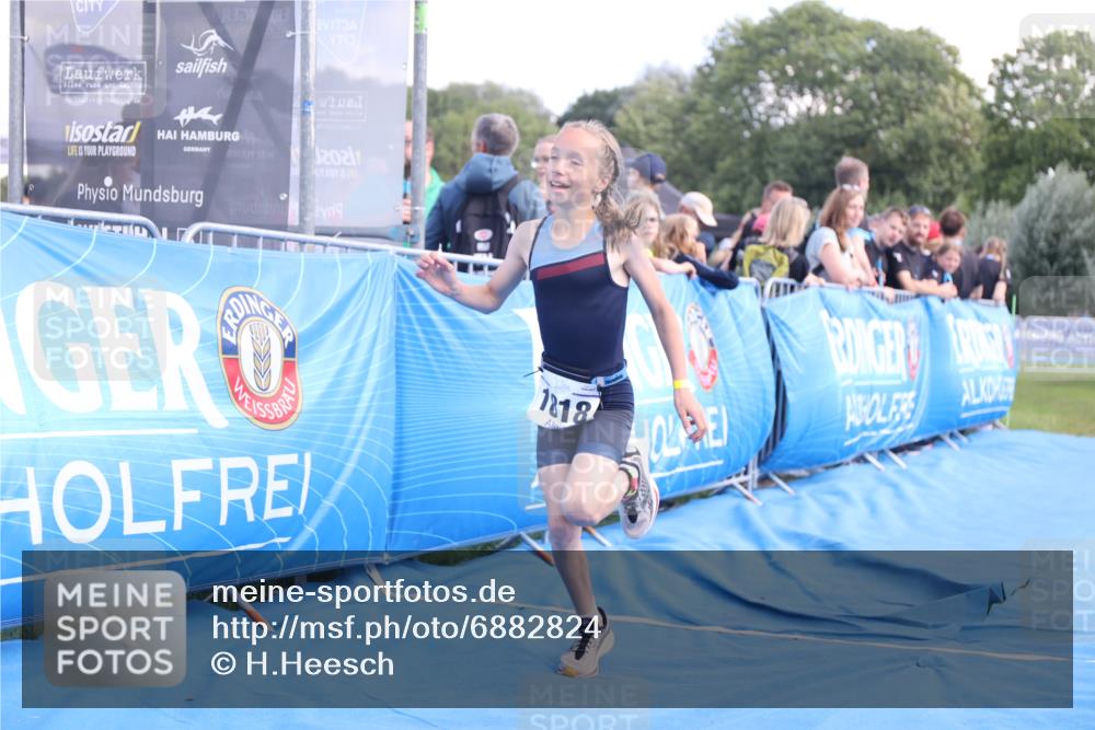 25.08.2024 - Elbe Triathlon Hamburg H.Heesch http://msf.ph/oto/6882824 25.08.2024 12:53:36 Ziel 1818 meine-sportfotos.de