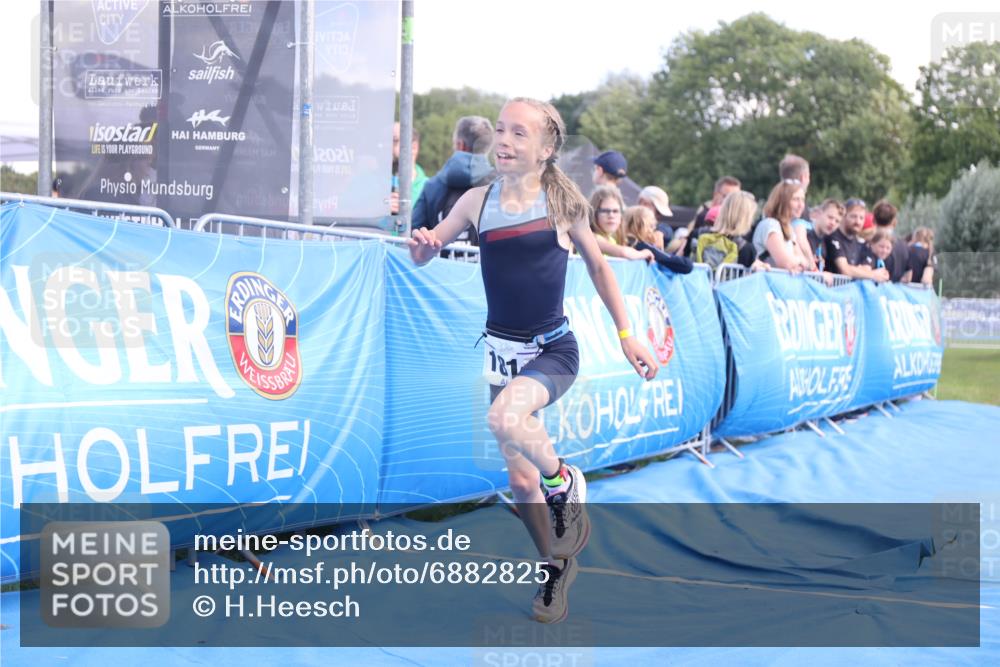 25.08.2024 - Elbe Triathlon Hamburg H.Heesch http://msf.ph/oto/6882825 25.08.2024 12:53:36 Ziel 1818 meine-sportfotos.de