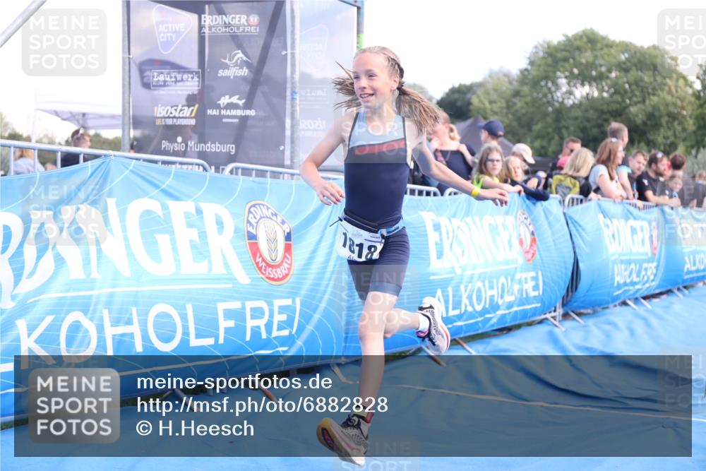 25.08.2024 - Elbe Triathlon Hamburg H.Heesch http://msf.ph/oto/6882828 25.08.2024 12:53:36 Ziel 1818 meine-sportfotos.de