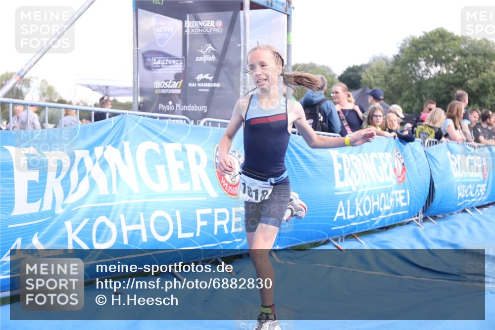 25.08.2024 - Elbe Triathlon Hamburg H.Heesch http://msf.ph/oto/6882830 25.08.2024 12:53:36 Ziel 1818 meine-sportfotos.de