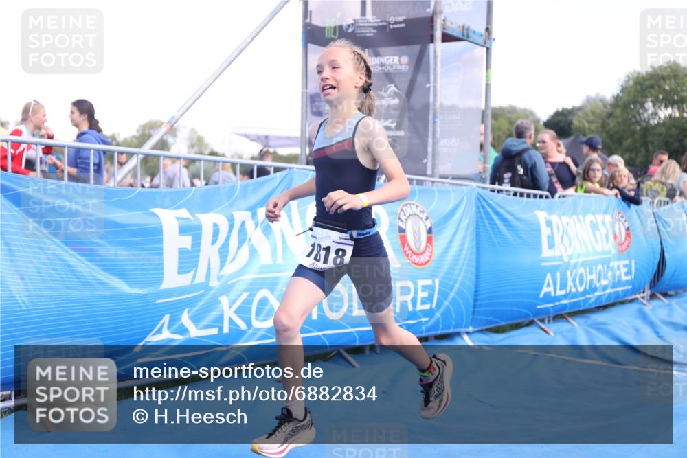25.08.2024 - Elbe Triathlon Hamburg H.Heesch http://msf.ph/oto/6882834 25.08.2024 12:53:36 Ziel 1818 meine-sportfotos.de